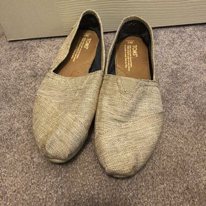 Toms in linen